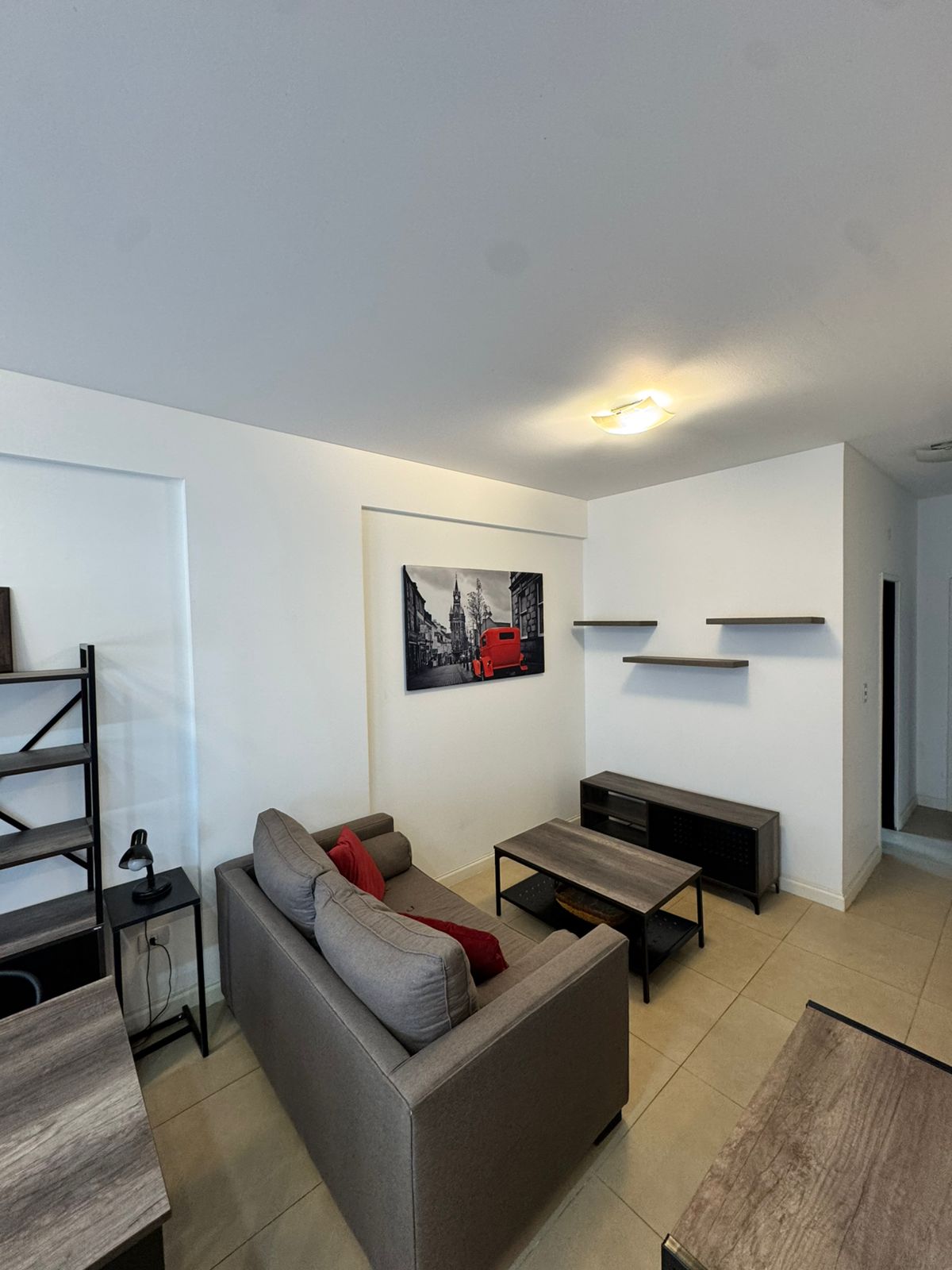 aparopropiedades - Departamento de 2 ambientes con cochera (AMUEBLADO)