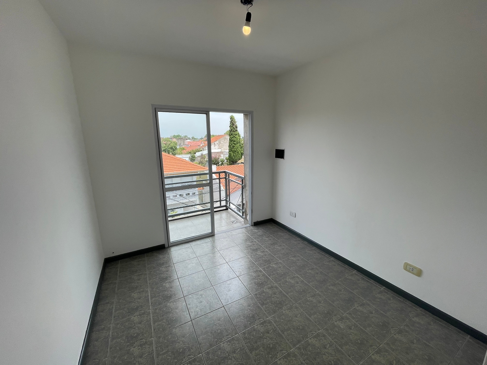 aparopropiedades - Departamento de 3 ambientes en Bernal Oeste