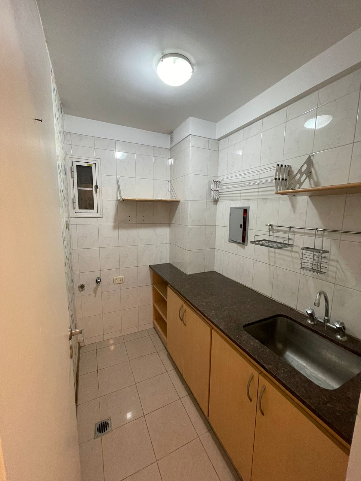 aparopropiedades - Semipiso con cochera en Quilmes centro en Alquiler