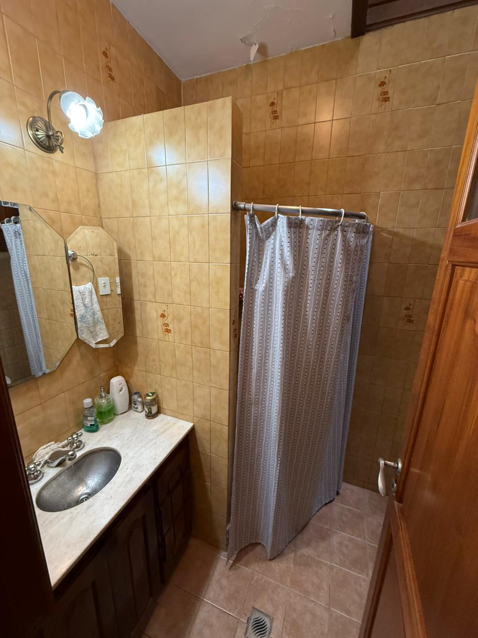 aparopropiedades - Chalet en Quilmes a la venta