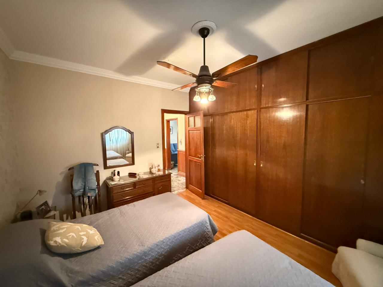 aparopropiedades - Chalet en Quilmes a la venta