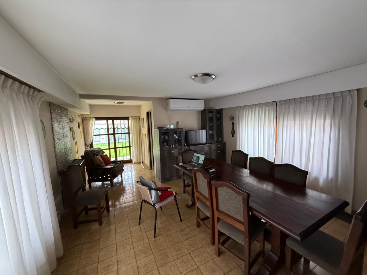 aparopropiedades - Chalet en Quilmes a la venta