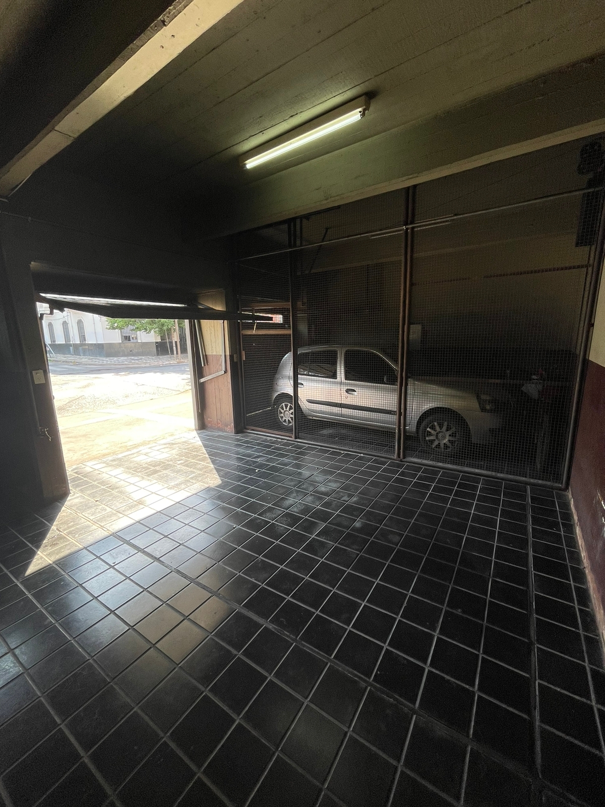 aparopropiedades - Departamento de 4 ambientes con cochera en Quilmes centro