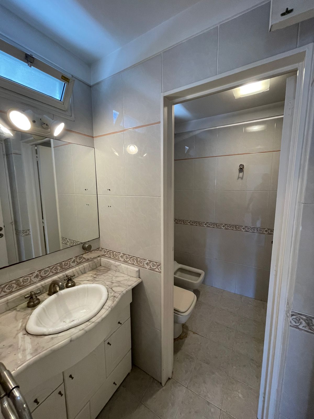 aparopropiedades - Semipiso con cochera en Quilmes centro en Alquiler