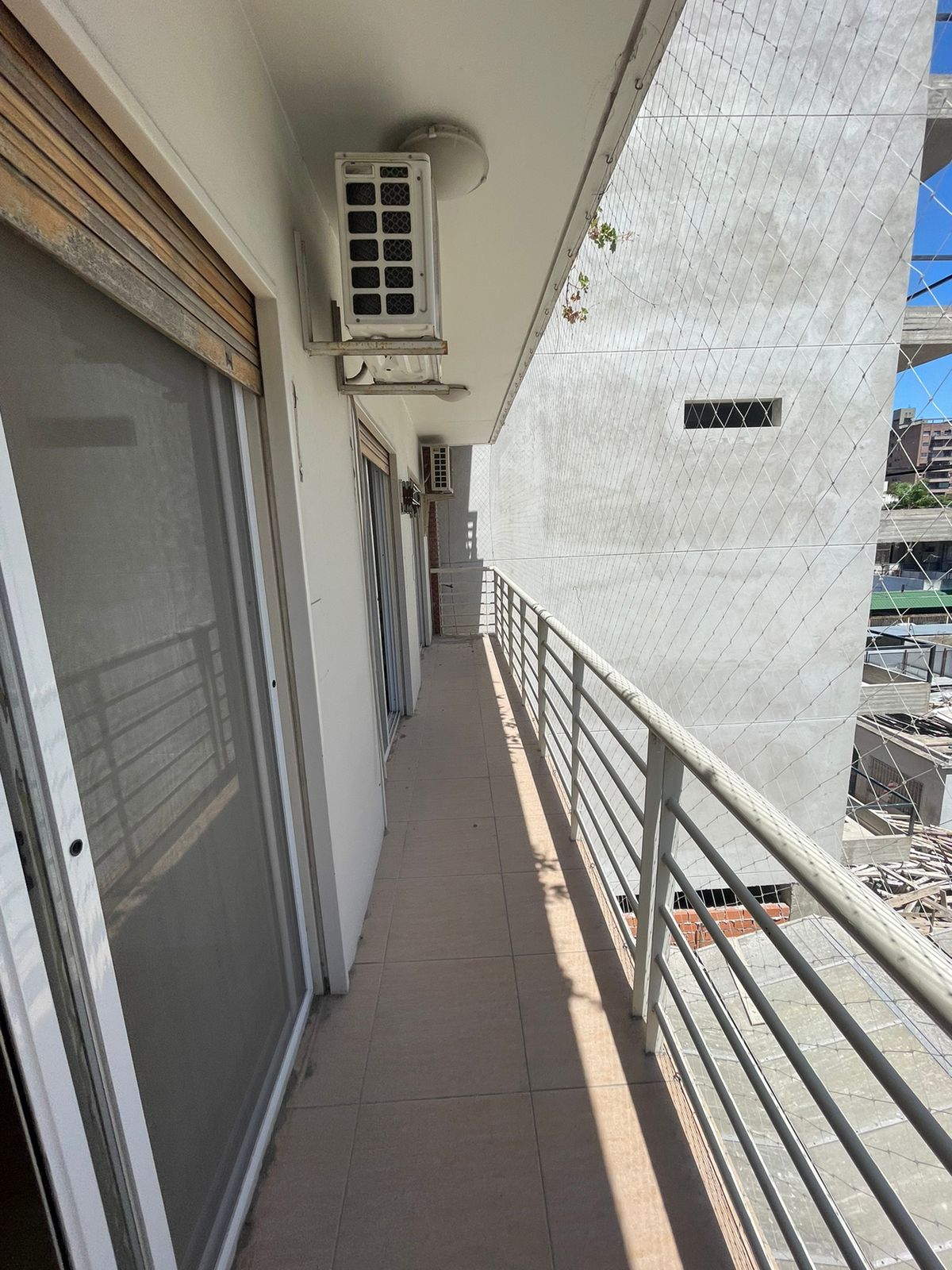 aparopropiedades - Semipiso con cochera en Quilmes centro en Alquiler