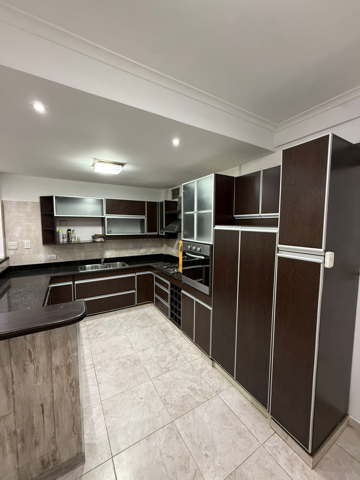 aparopropiedades - Departamento de 3 ambientes en Quilmes Oeste