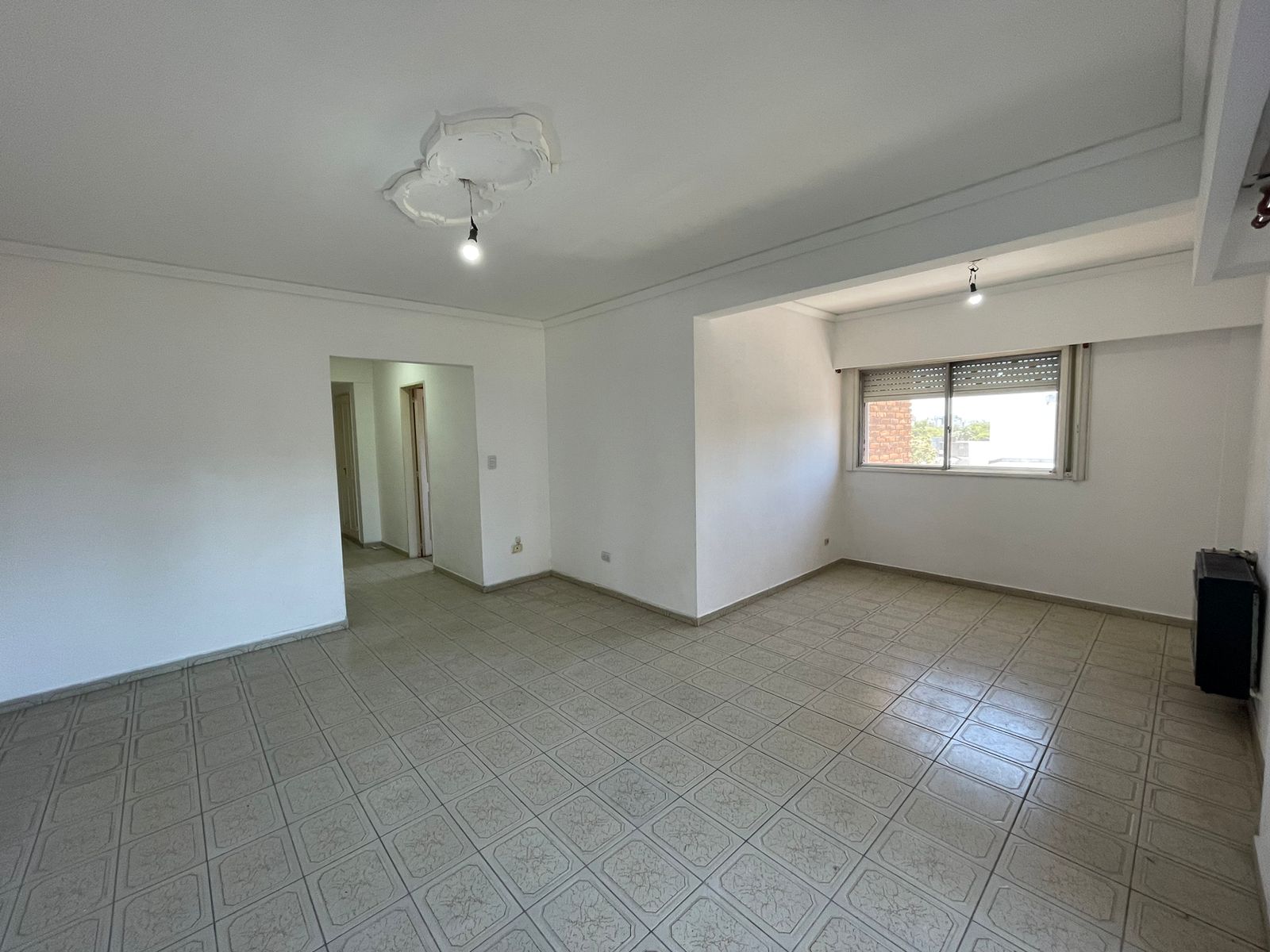 aparopropiedades - Departamento de 4 ambientes con cochera en Quilmes centro