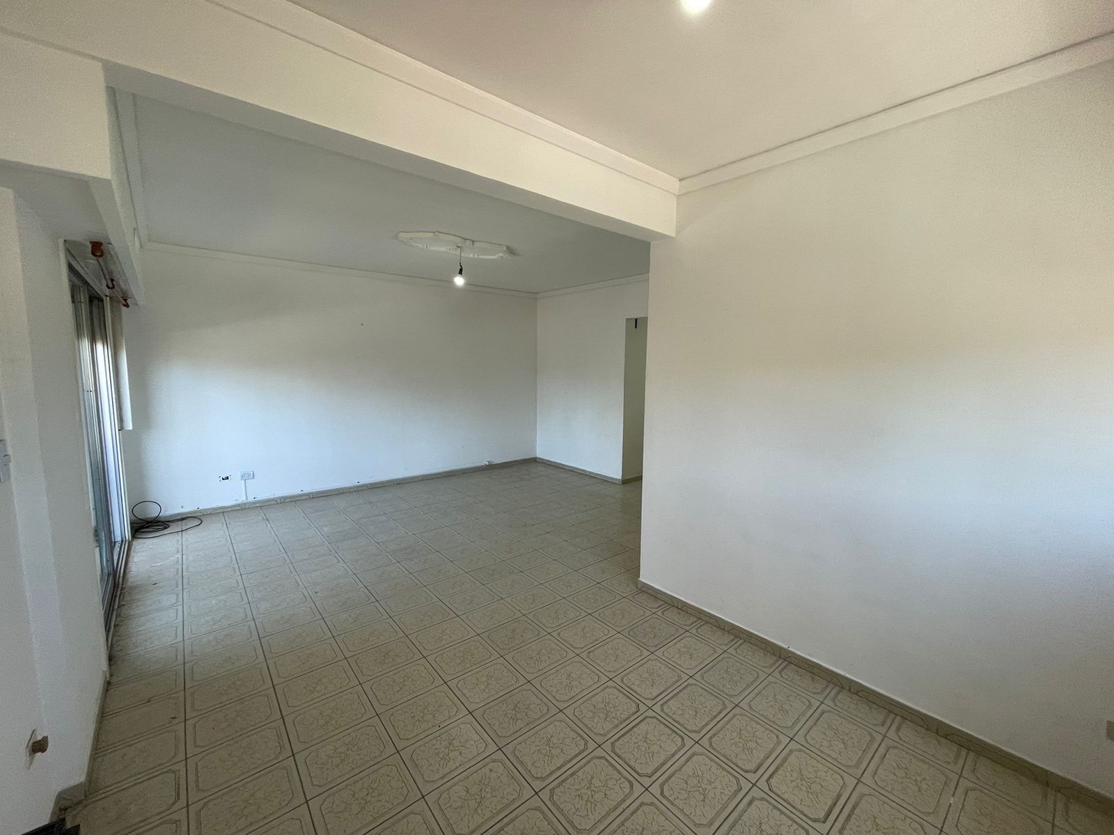 aparopropiedades - Departamento de 4 ambientes con cochera en Quilmes centro