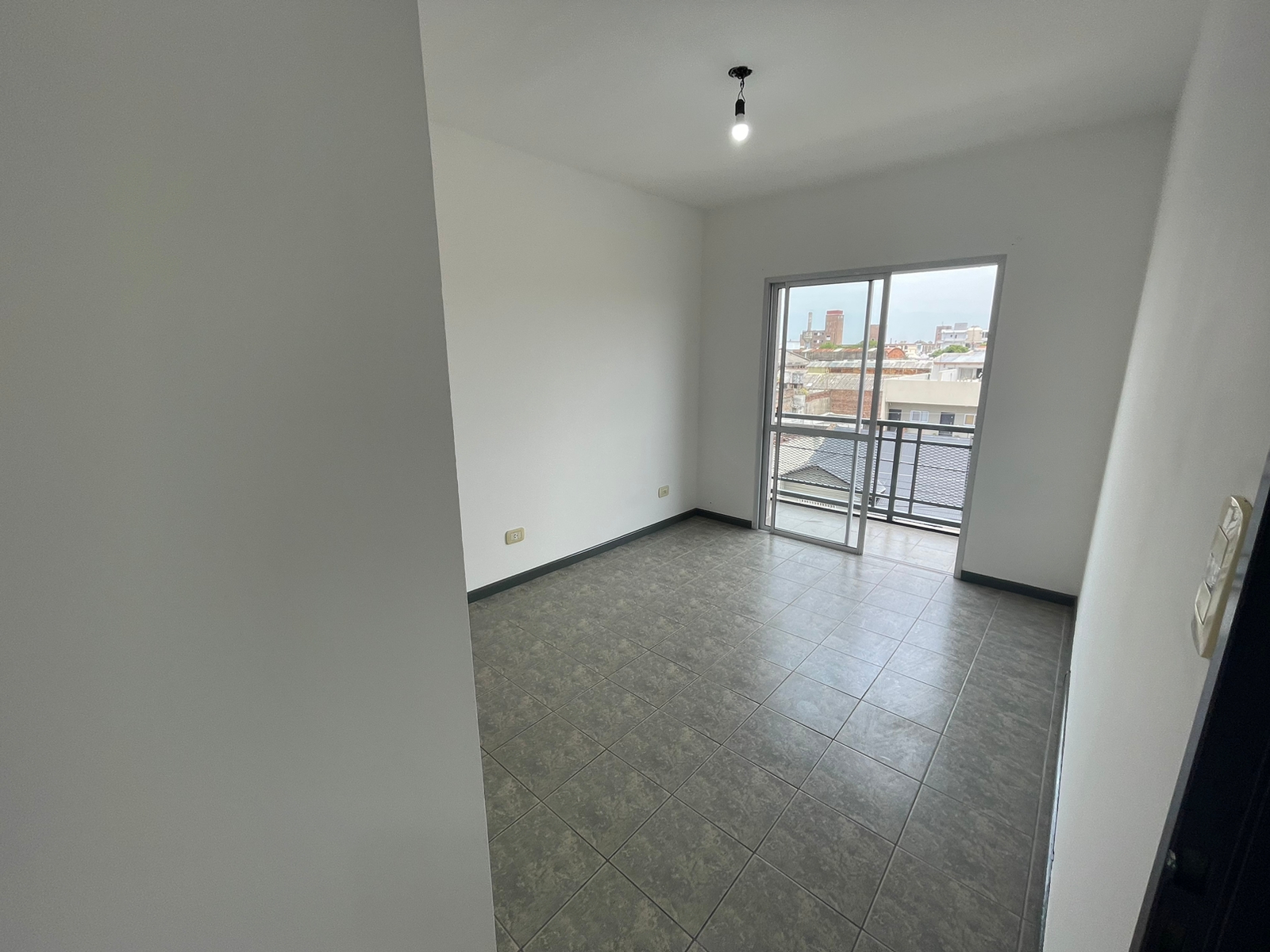 aparopropiedades - Departamento de 3 ambientes en Bernal Oeste