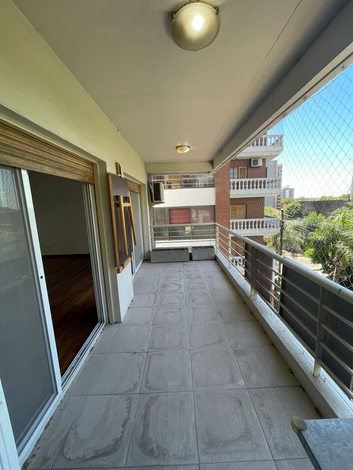 aparopropiedades - Semipiso con cochera en Quilmes centro en Alquiler