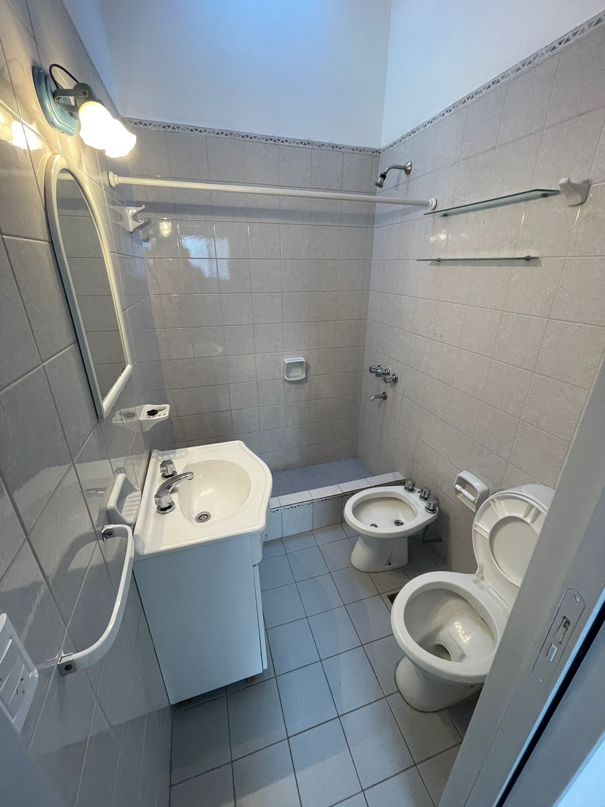 aparopropiedades - Casa en alquiler en Bernal