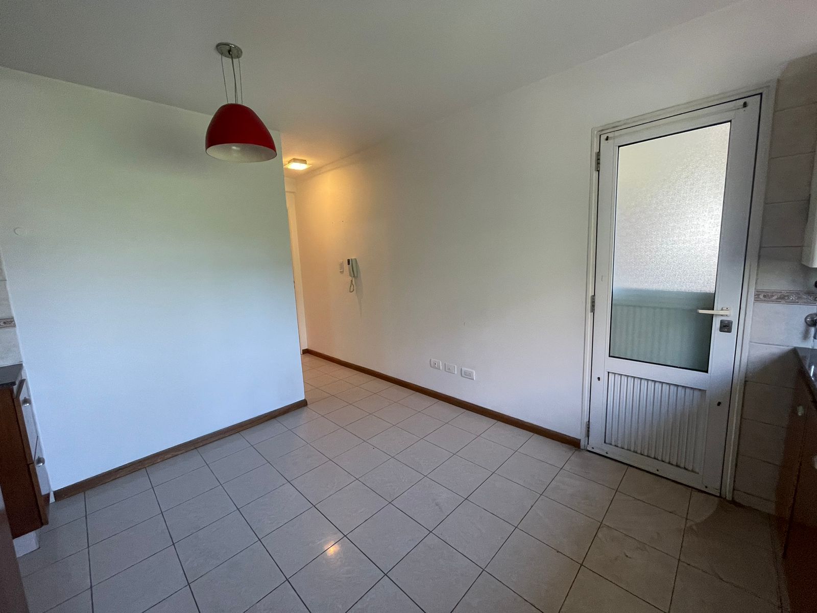 aparopropiedades - Semipiso con cochera en Quilmes centro en Alquiler