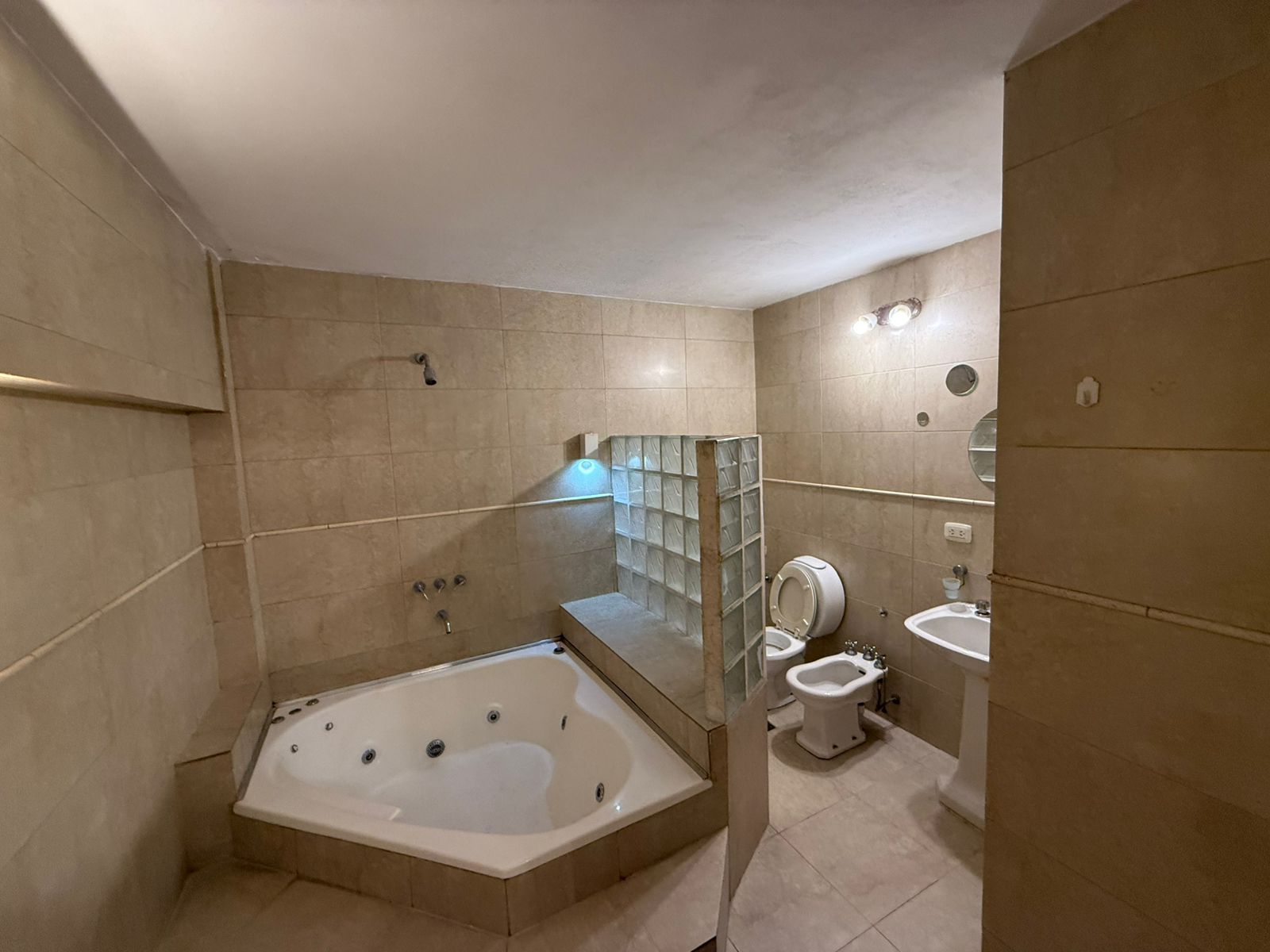 aparopropiedades - Departamento de 3 ambientes en Quilmes Oeste