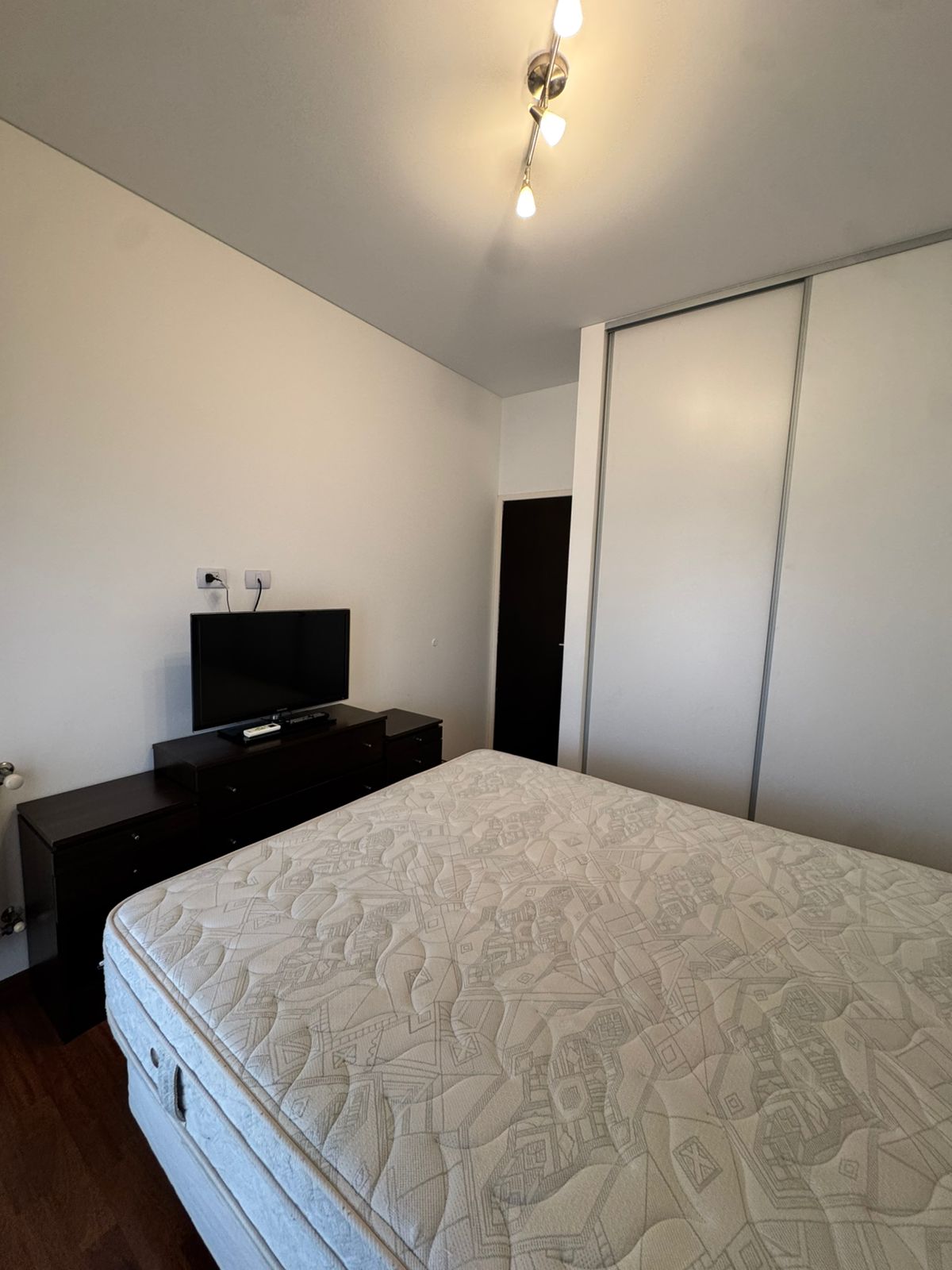 aparopropiedades - Departamento de 2 ambientes con cochera (AMUEBLADO)