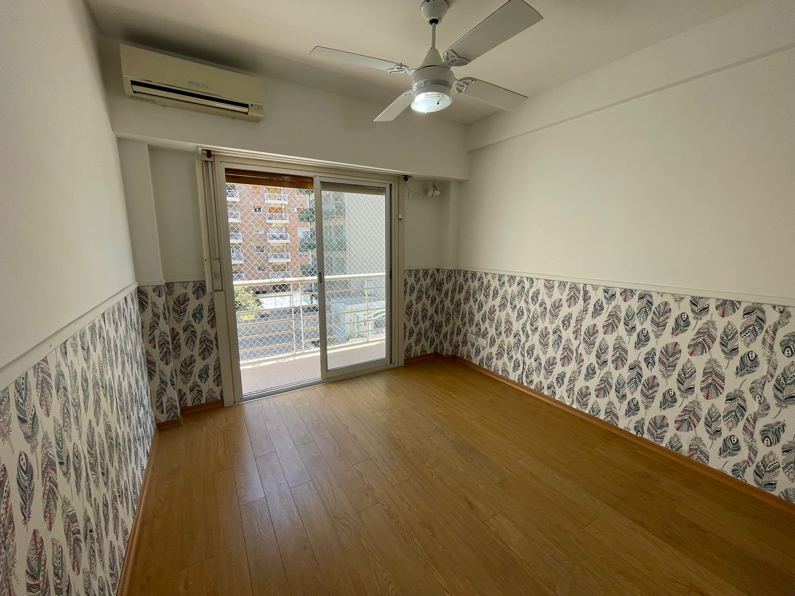 aparopropiedades - Semipiso con cochera en Quilmes centro en Alquiler