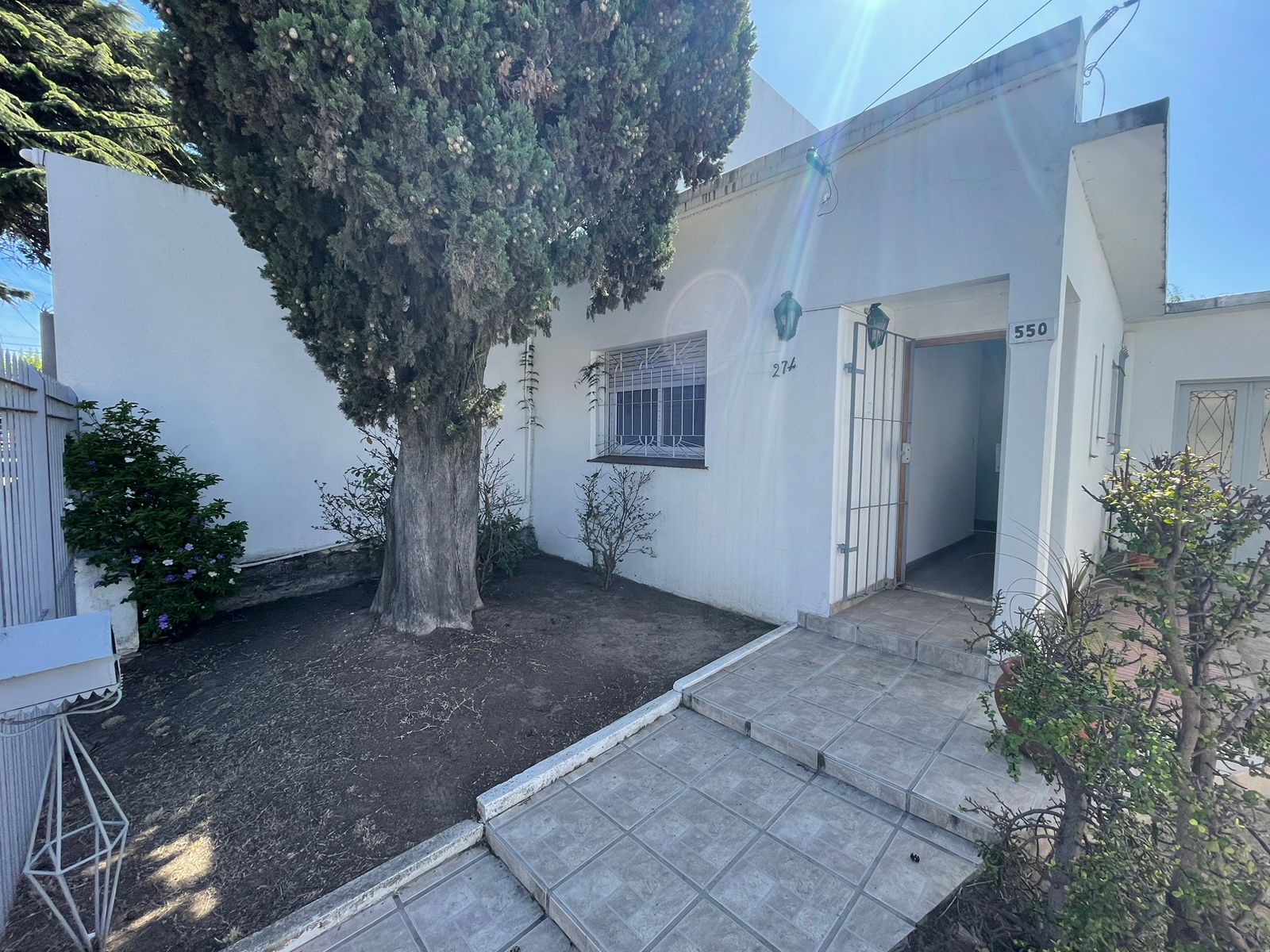 aparopropiedades - Casa en alquiler en Bernal