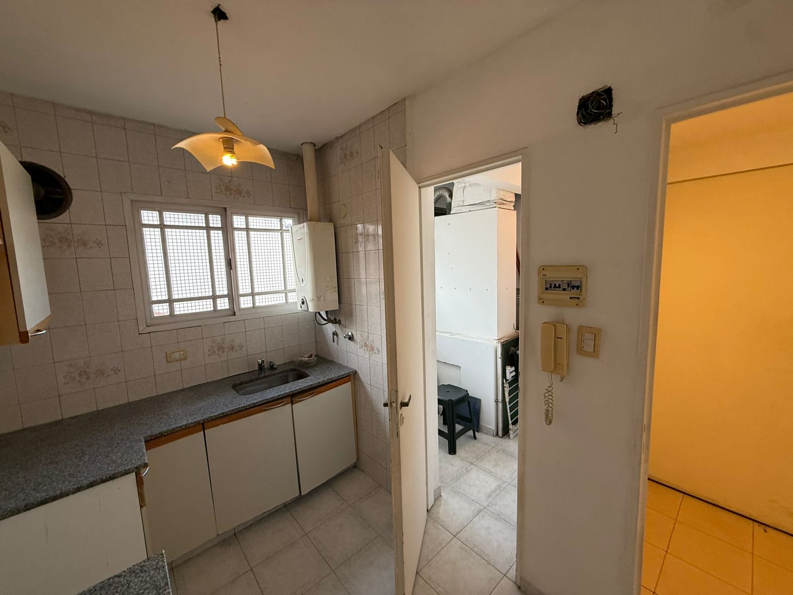 aparopropiedades - Departamento en planta alta en Bernal centro