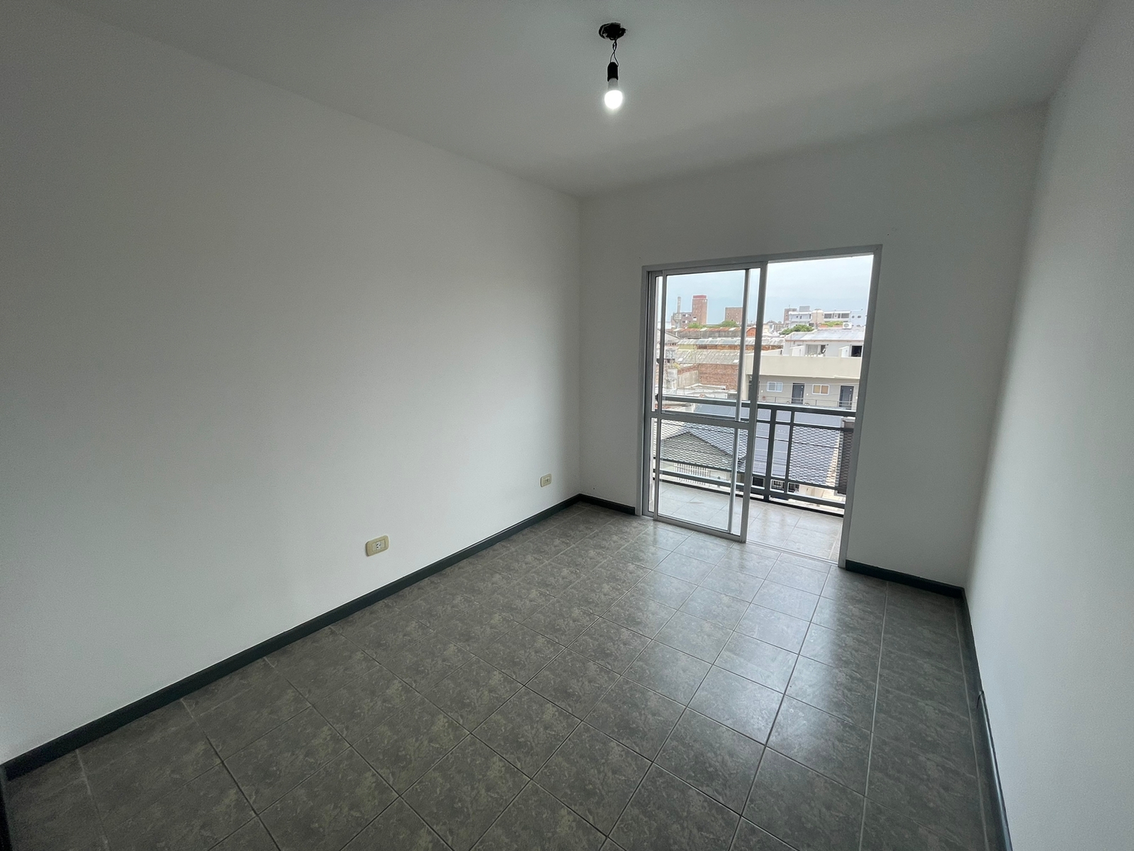 aparopropiedades - Departamento de 3 ambientes en Bernal Oeste