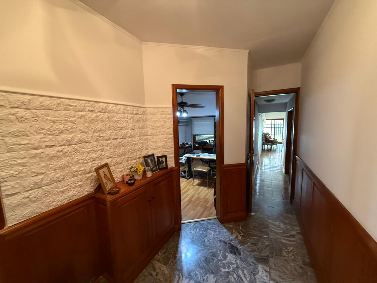 aparopropiedades - Chalet en Quilmes a la venta