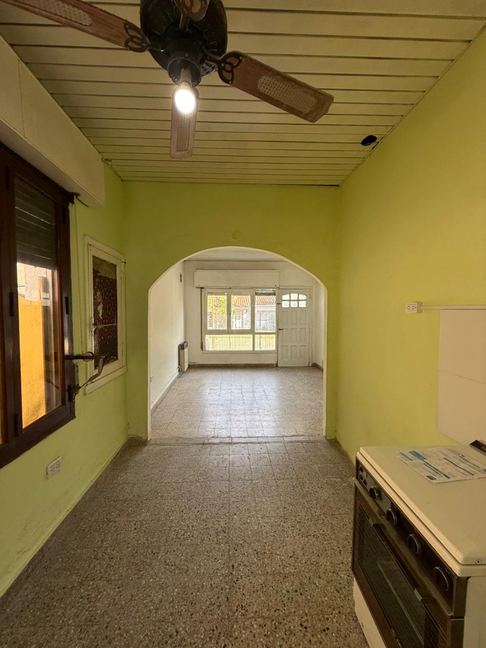 aparopropiedades - Casa en zona de Ezpeleta en Alquiler 