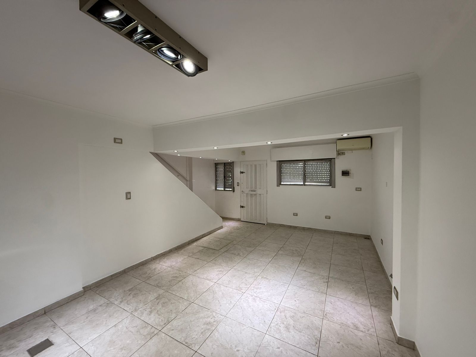 aparopropiedades - Departamento de 3 ambientes en Quilmes Oeste