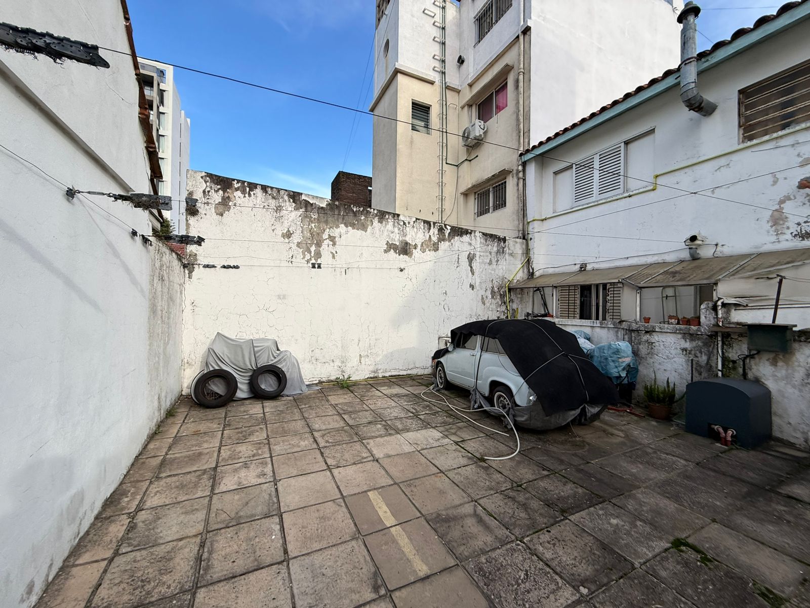 aparopropiedades - Departamento en planta alta en Bernal centro