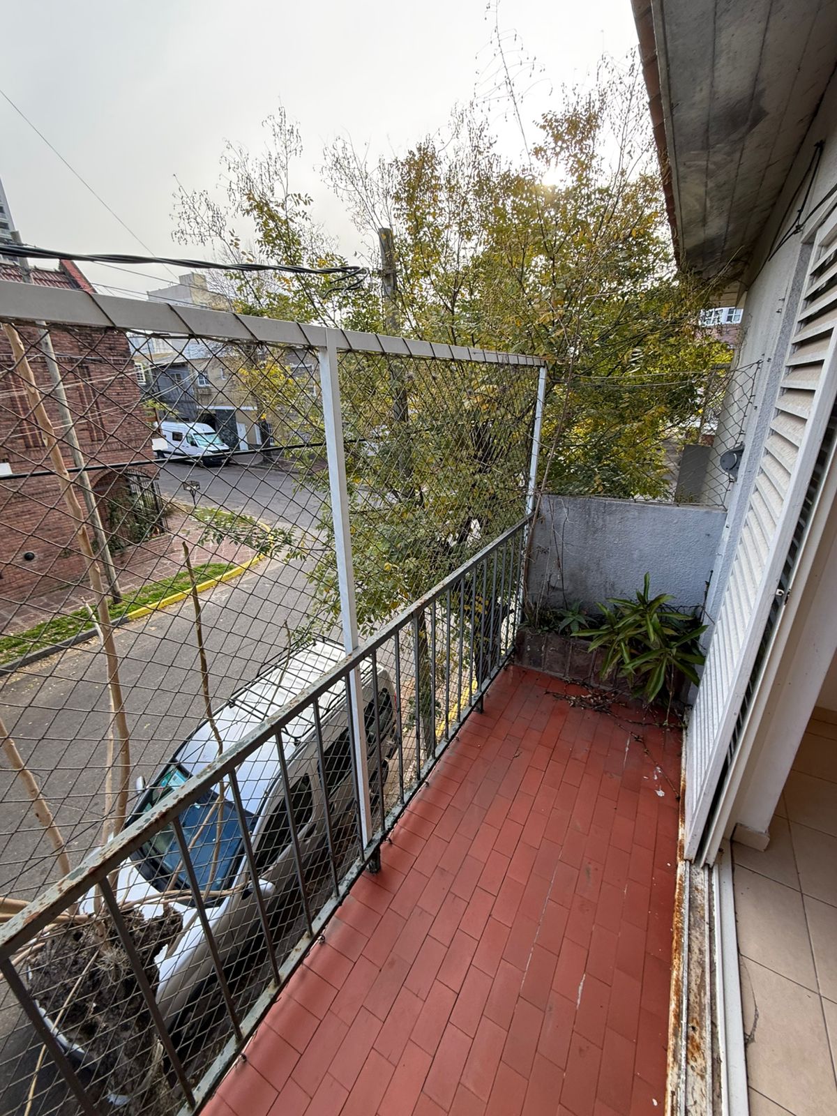 aparopropiedades - Departamento en planta alta en Bernal centro