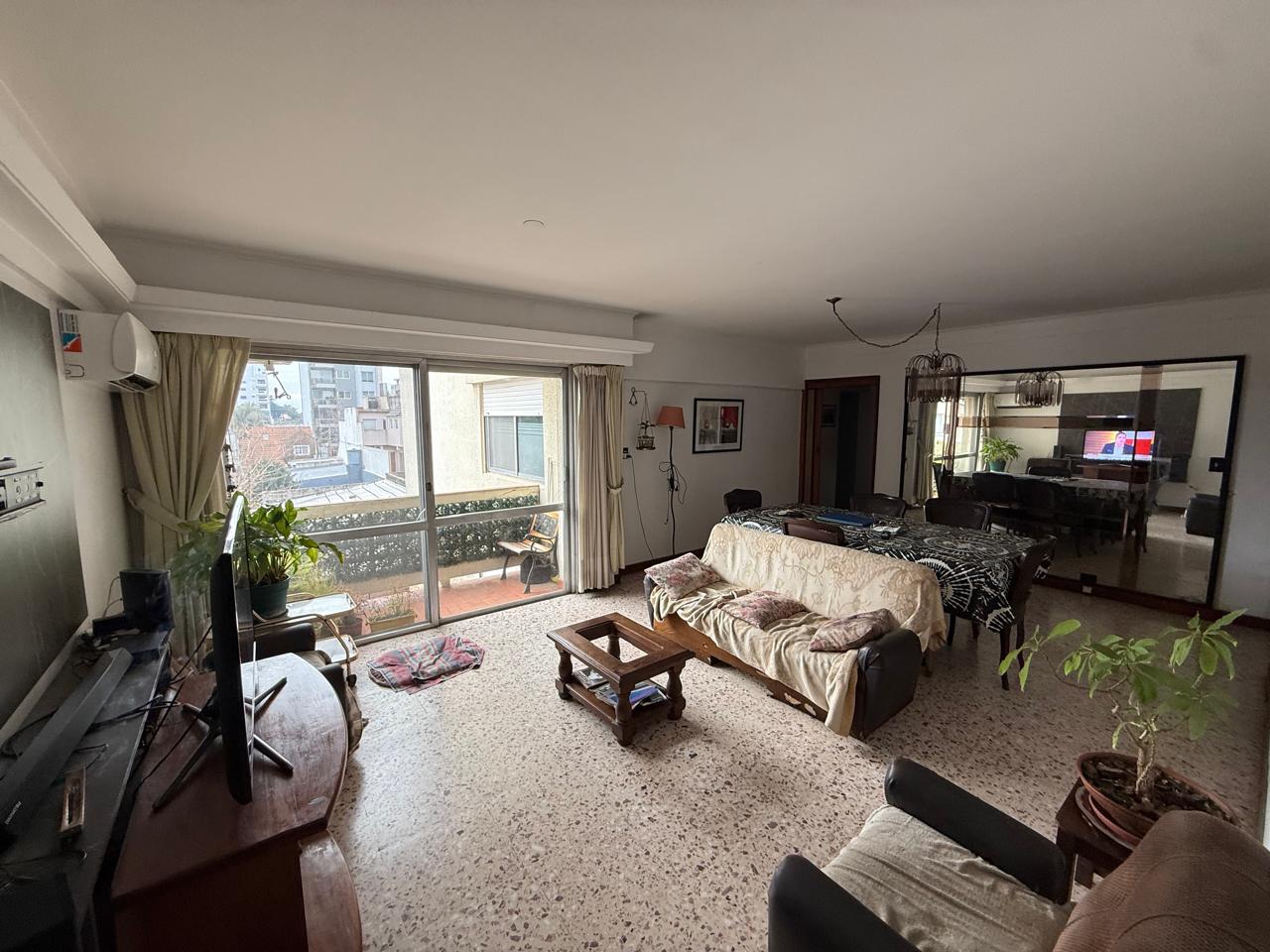 aparopropiedades - Departamento de 4 ambientes con cochera en Quilmes centro 