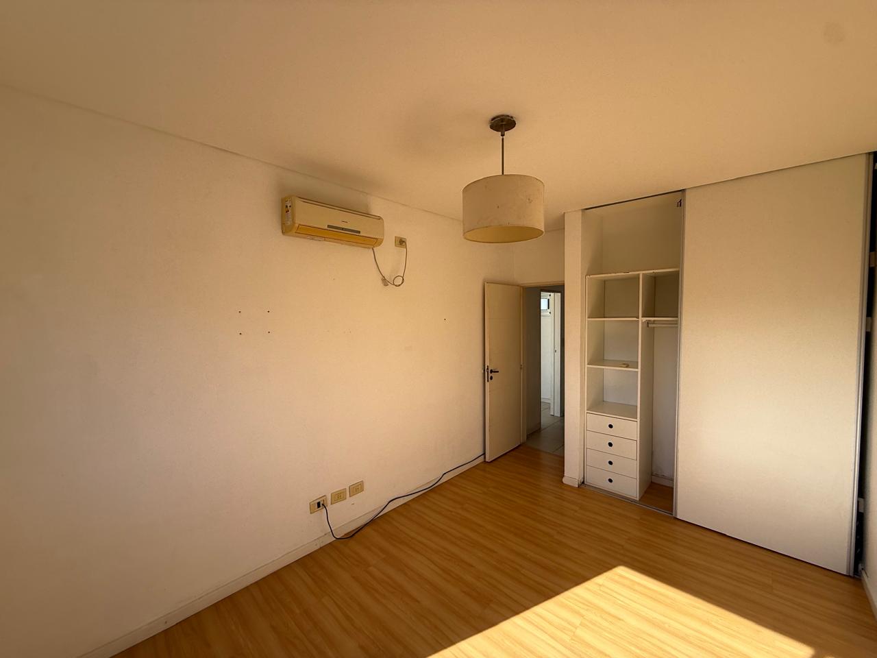 aparopropiedades - Departamento de 2 ambientes con cochera en Quilmes centro