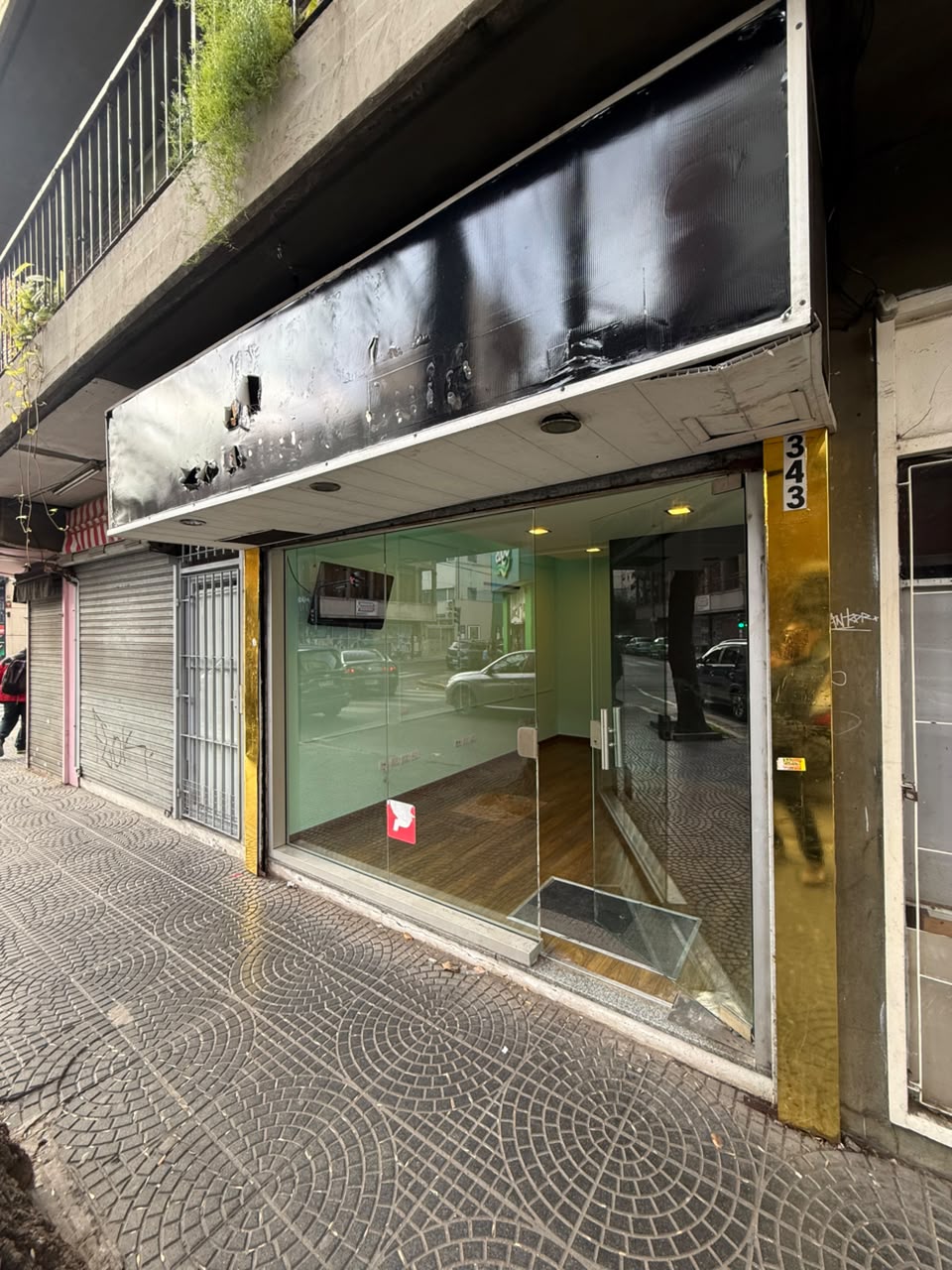 aparopropiedades - Local comercial sobre la calle Garibaldi en Alquiler