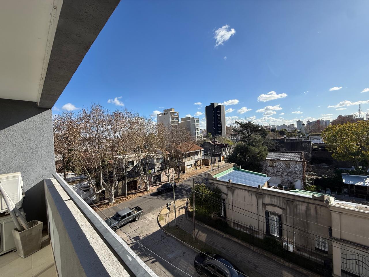 aparopropiedades - Departamento de 2 ambientes con cochera en Quilmes centro
