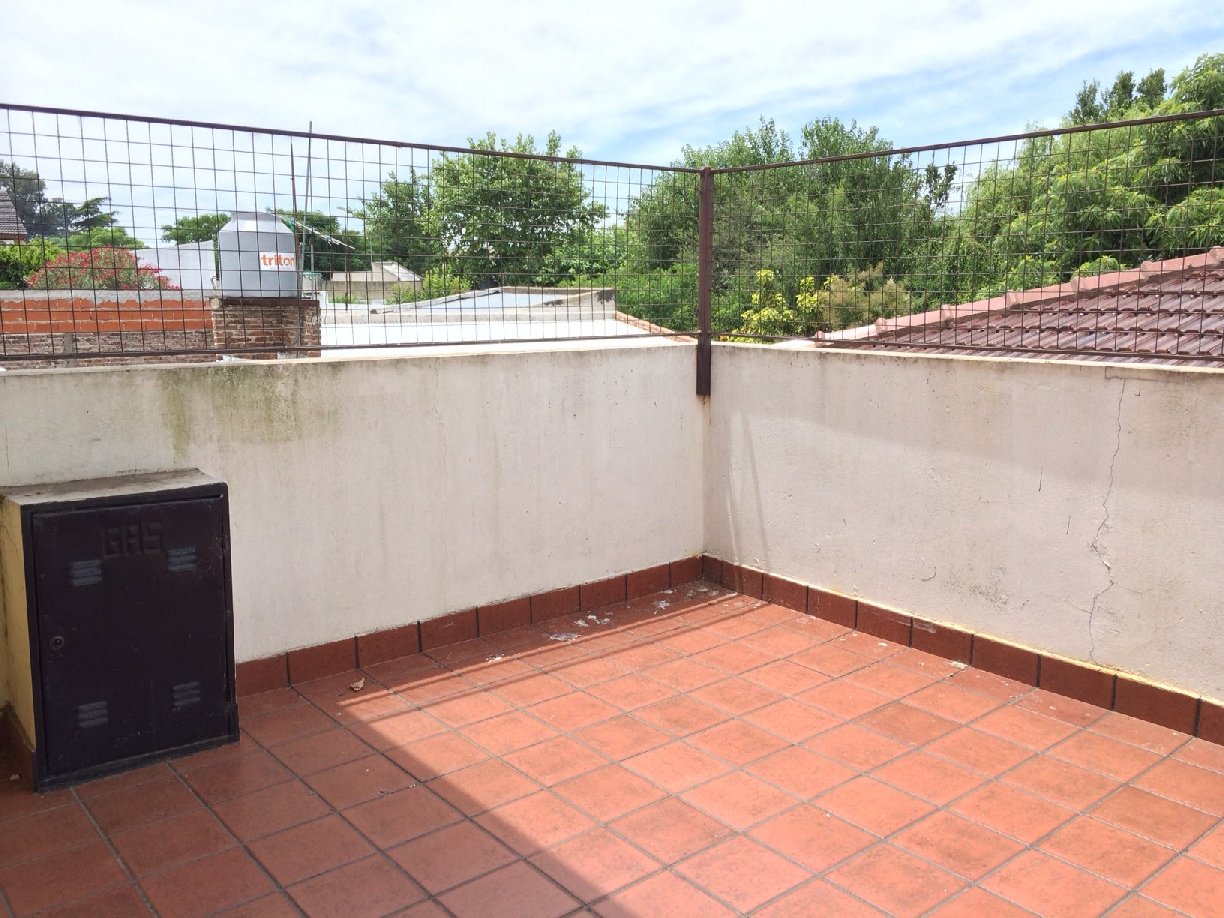 aparopropiedades - Departamento en planta alta a la venta