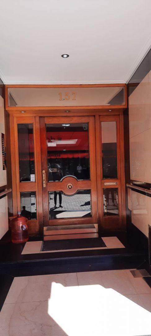 aparopropiedades - Departamento de 3 ambientes sobre la calle Rivadavia 