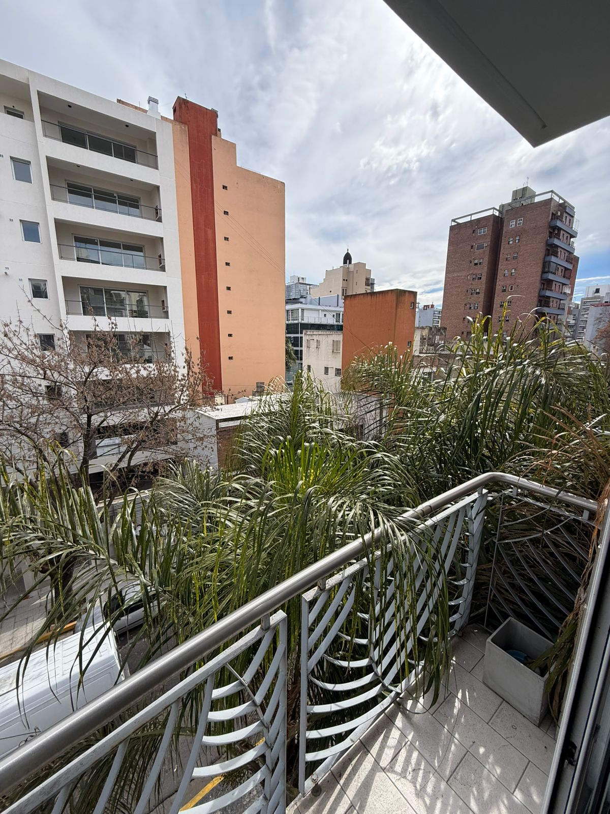 aparopropiedades - Departamento de 2 ambientes con cochera en Quilmes centro 