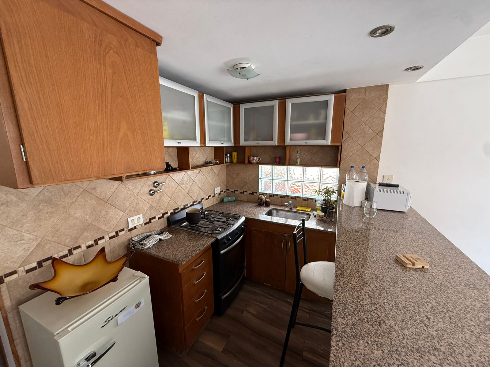 aparopropiedades - Departamento de 2 ambientes con cochera en Quilmes centro 