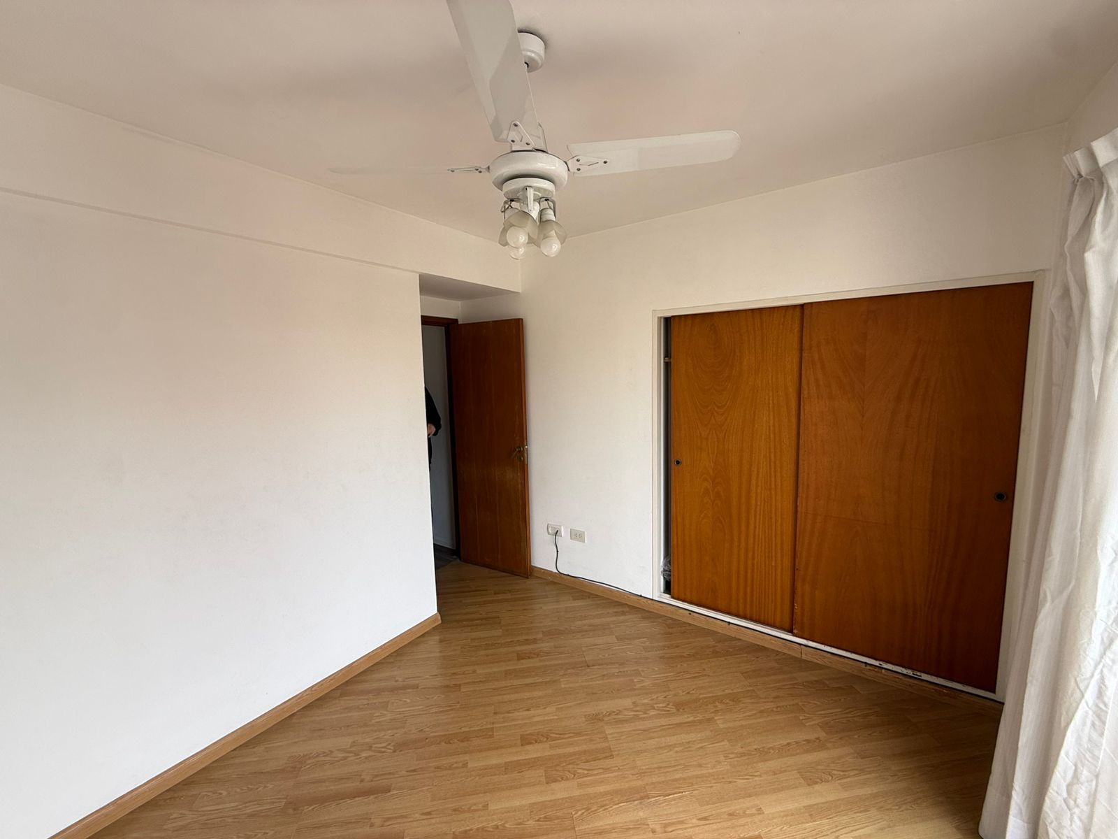 aparopropiedades - Departamento de 2 ambientes con cochera en Quilmes centro 