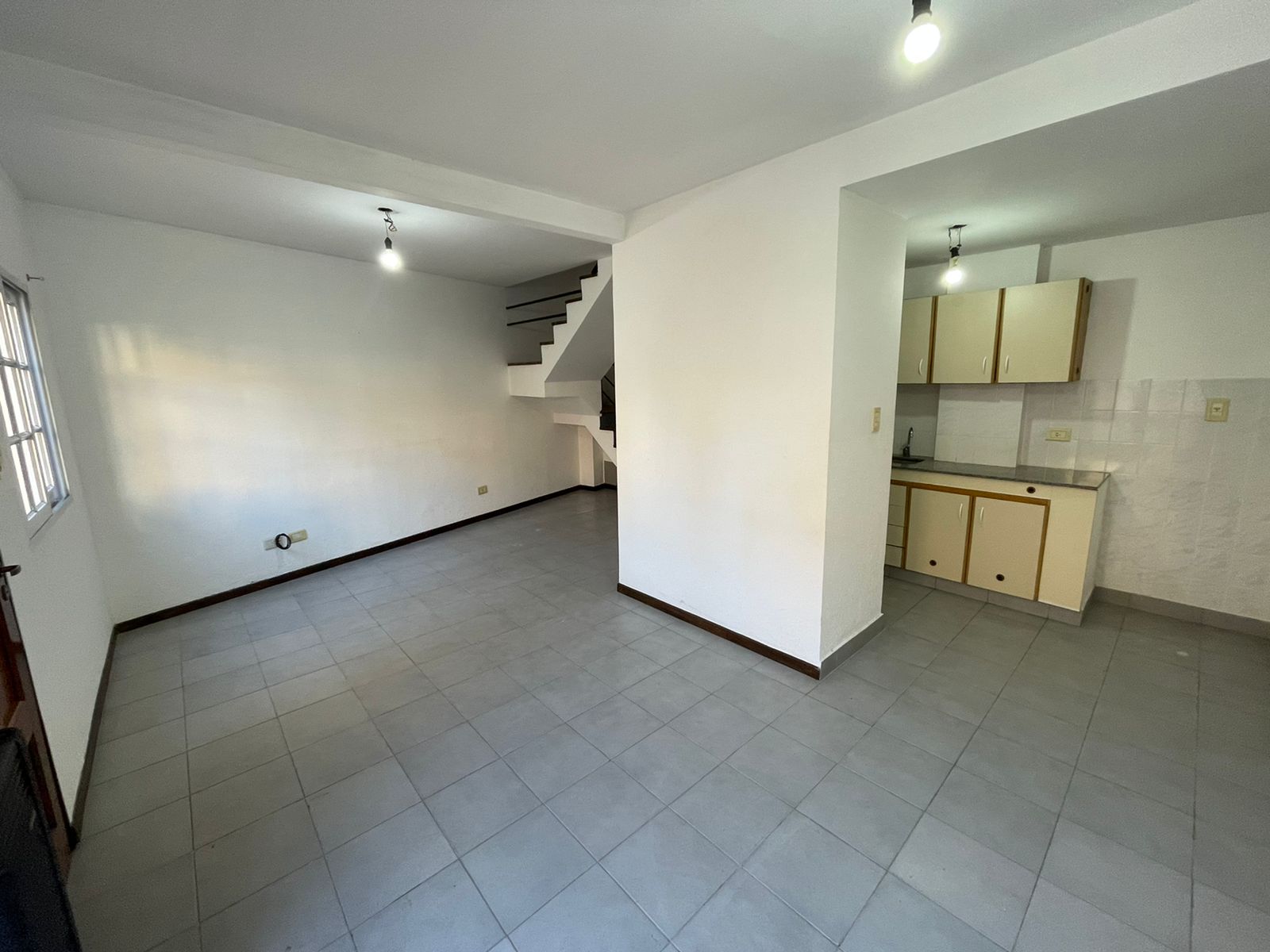 aparopropiedades - Departamento de 3 ambientes en Bernal Oeste