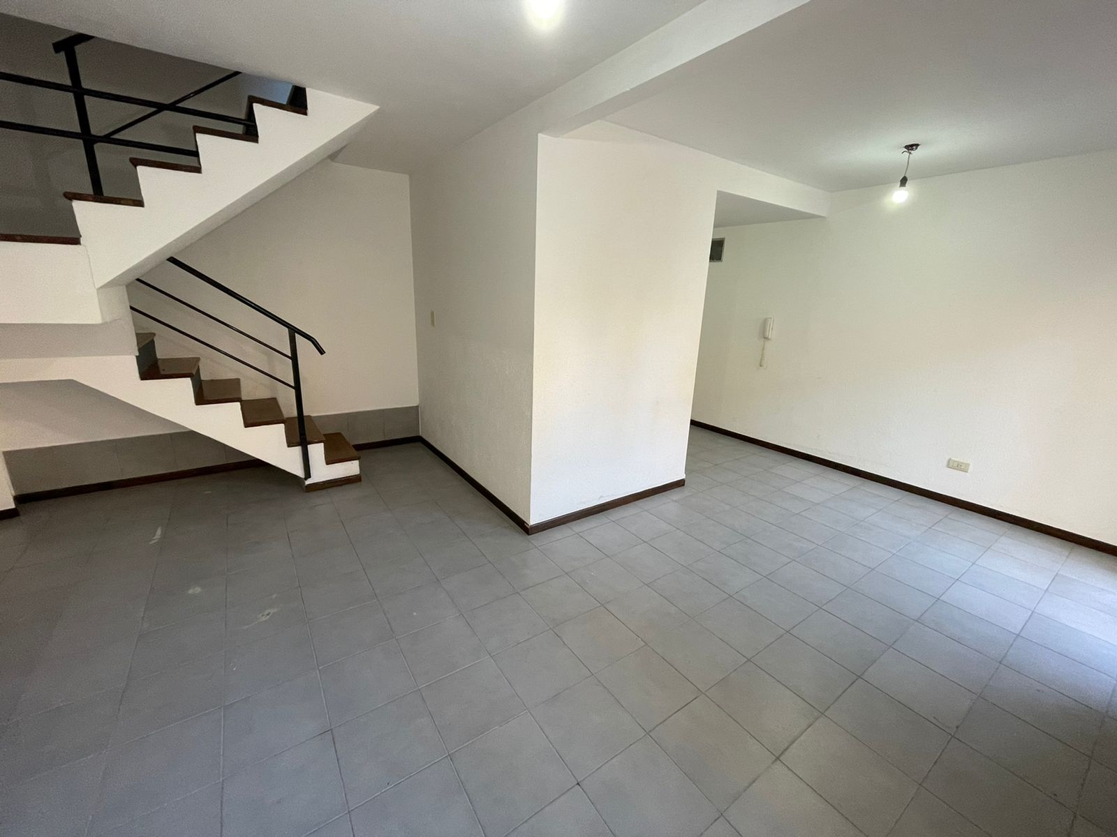 aparopropiedades - Departamento de 3 ambientes en Bernal Oeste