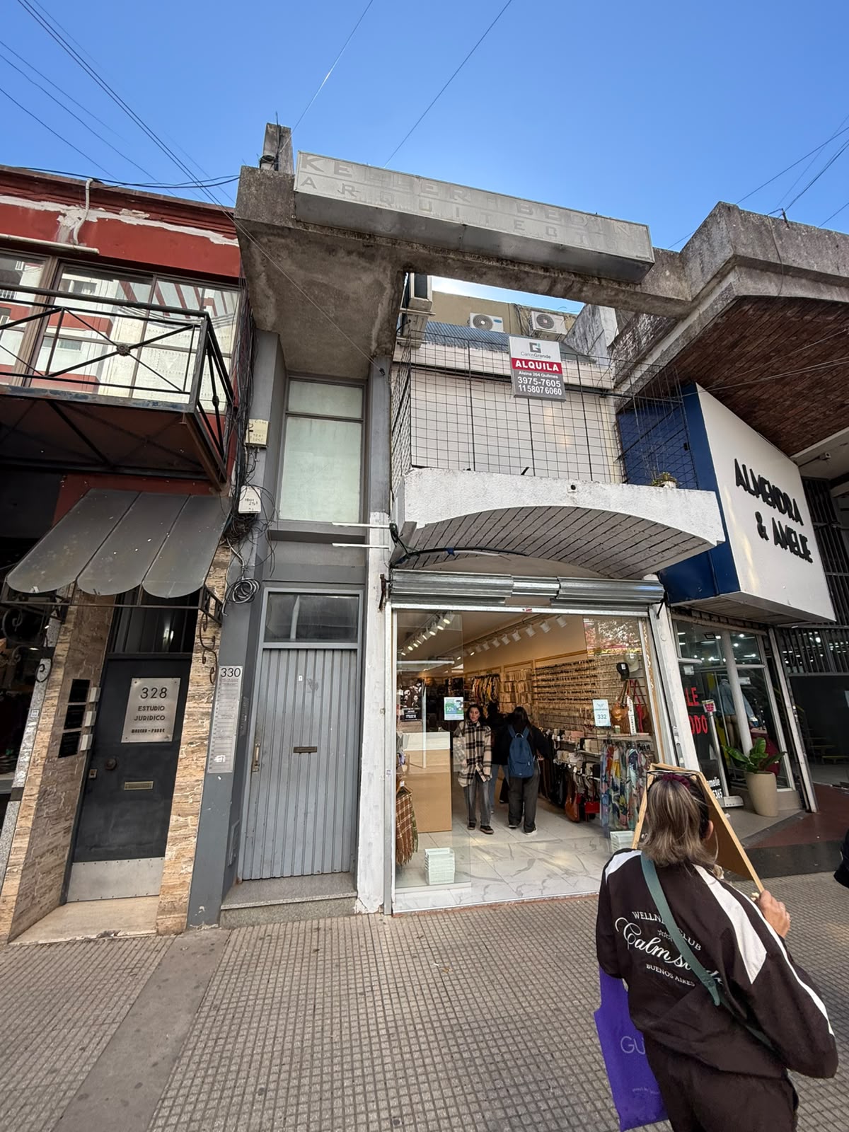 aparopropiedades - Departamento sobre Rivadavia en Alquiler