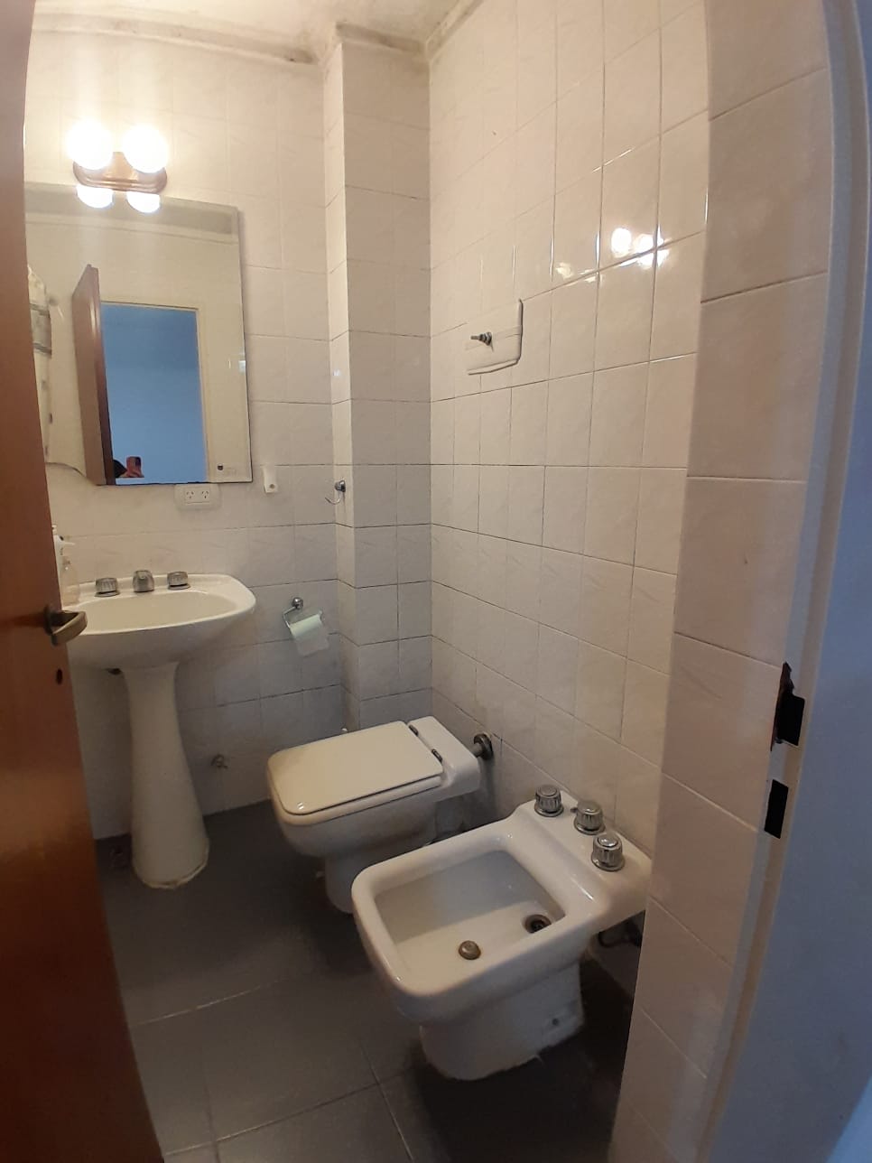 aparopropiedades - Departamento sobre Rivadavia en Alquiler