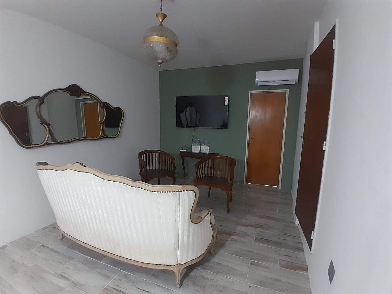 aparopropiedades - Departamento de 2 ambientes sobre la Peatonal Rivadavia