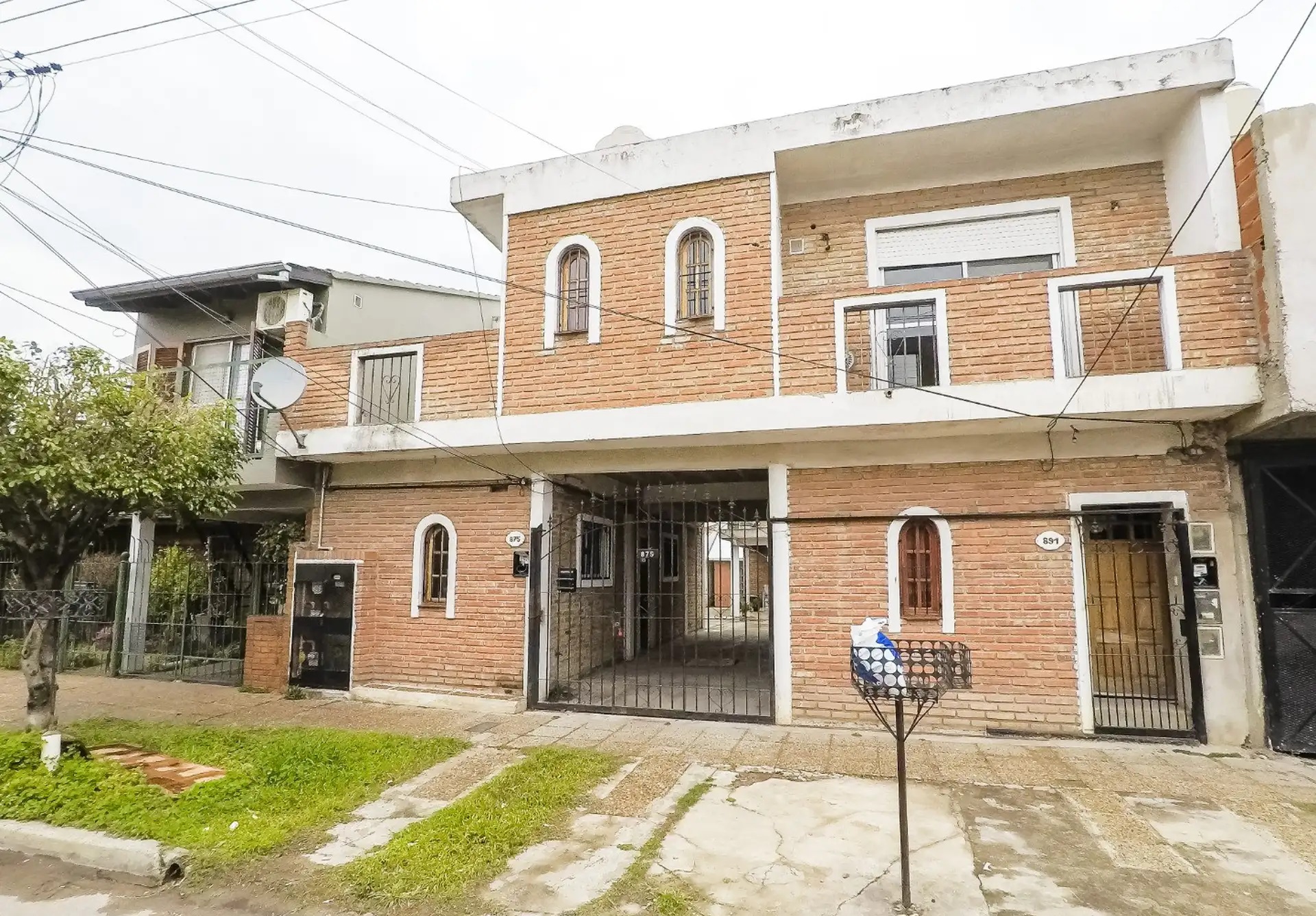 aparopropiedades - Departamento de 3 ambientes con patio en Ezpeleta