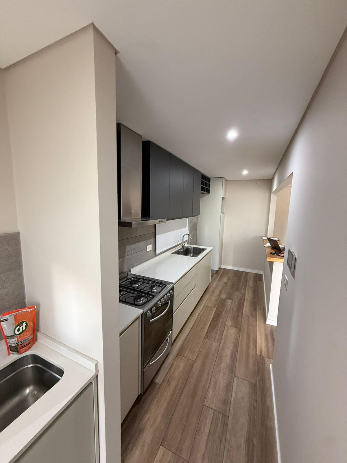 aparopropiedades - Departamento de 2 ambientes con cochera en Klover Plaza