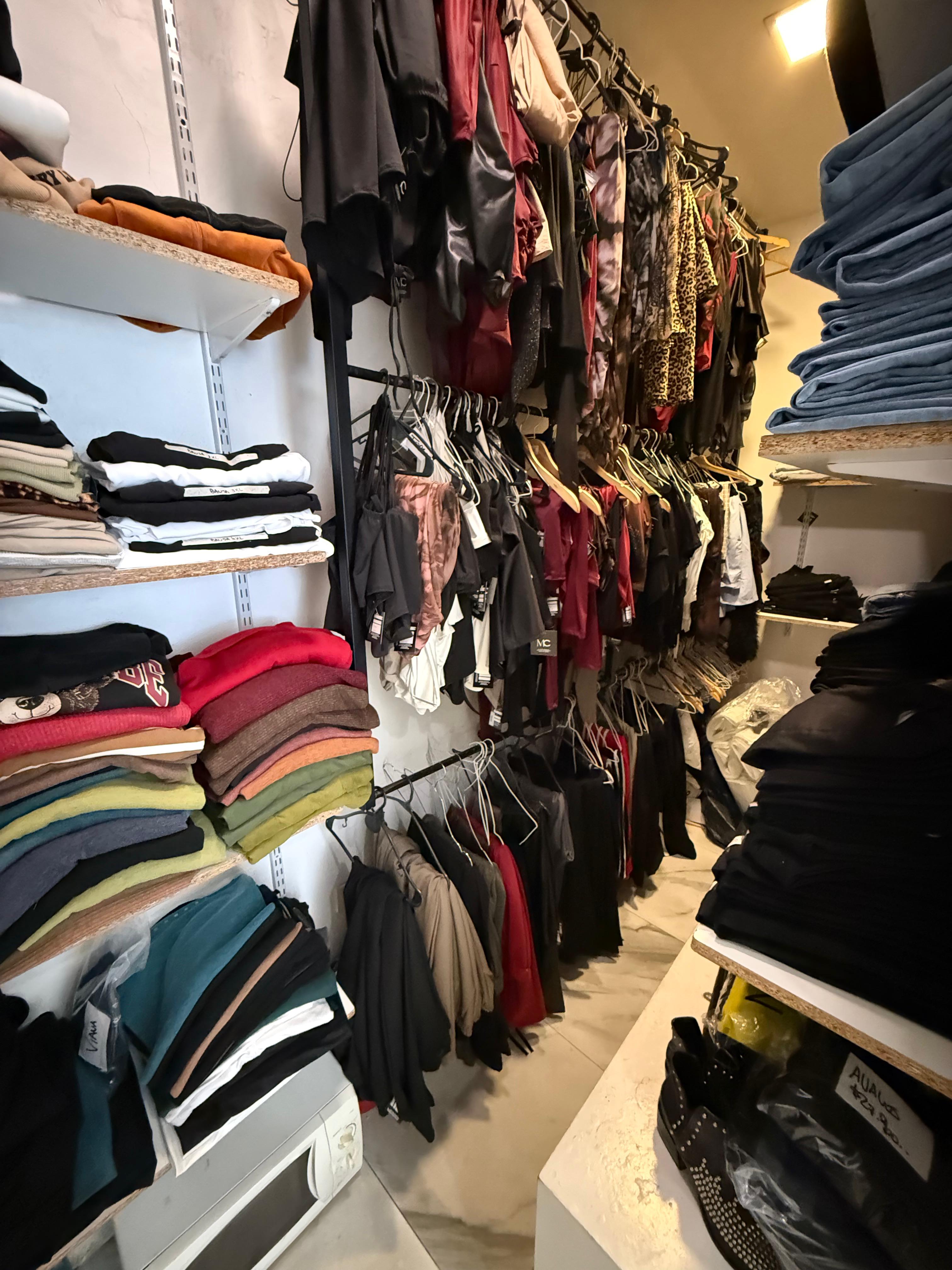 aparopropiedades - Local comercial sobre la calle Videla en Alquiler