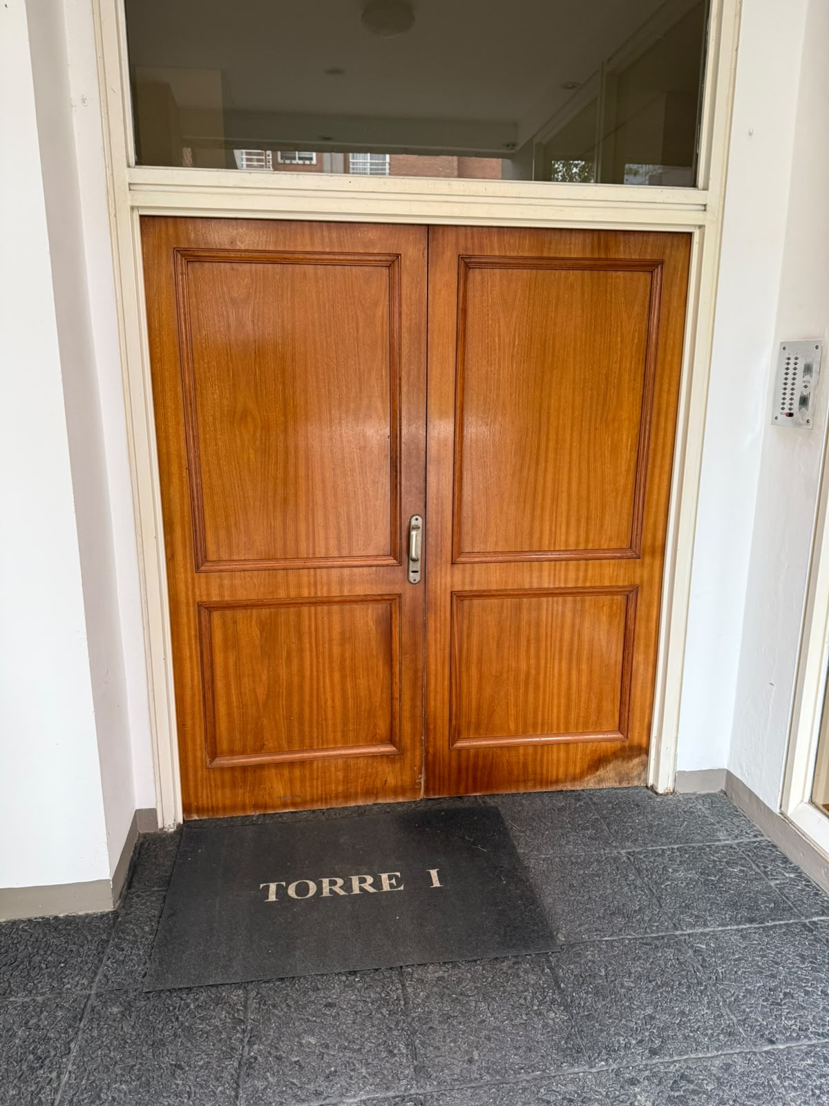 aparopropiedades - Departamento de 3 ambientes con cochera en las Torres de Brown 