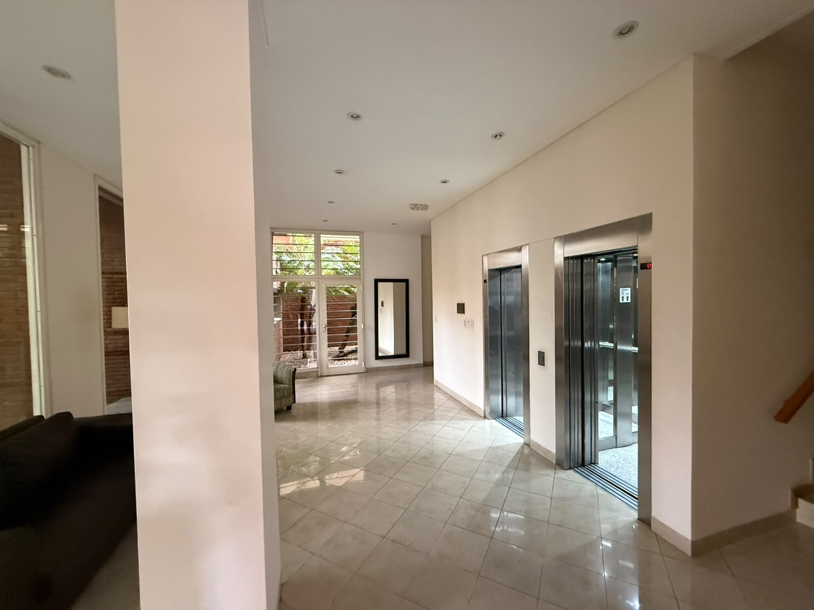 aparopropiedades - Departamento de 3 ambientes con cochera en las Torres de Brown 
