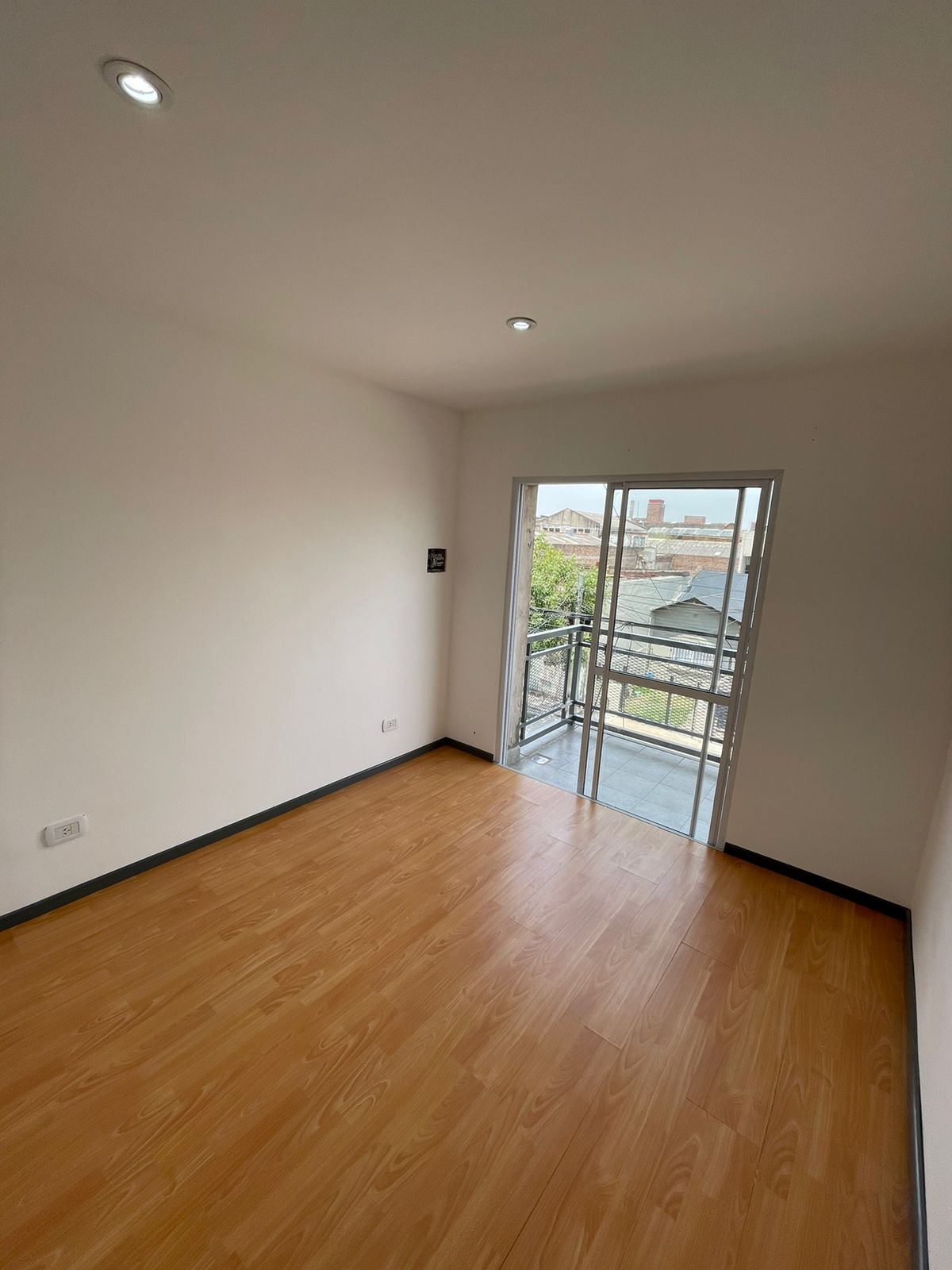 aparopropiedades - Departamento de 2 ambientes en Bernal