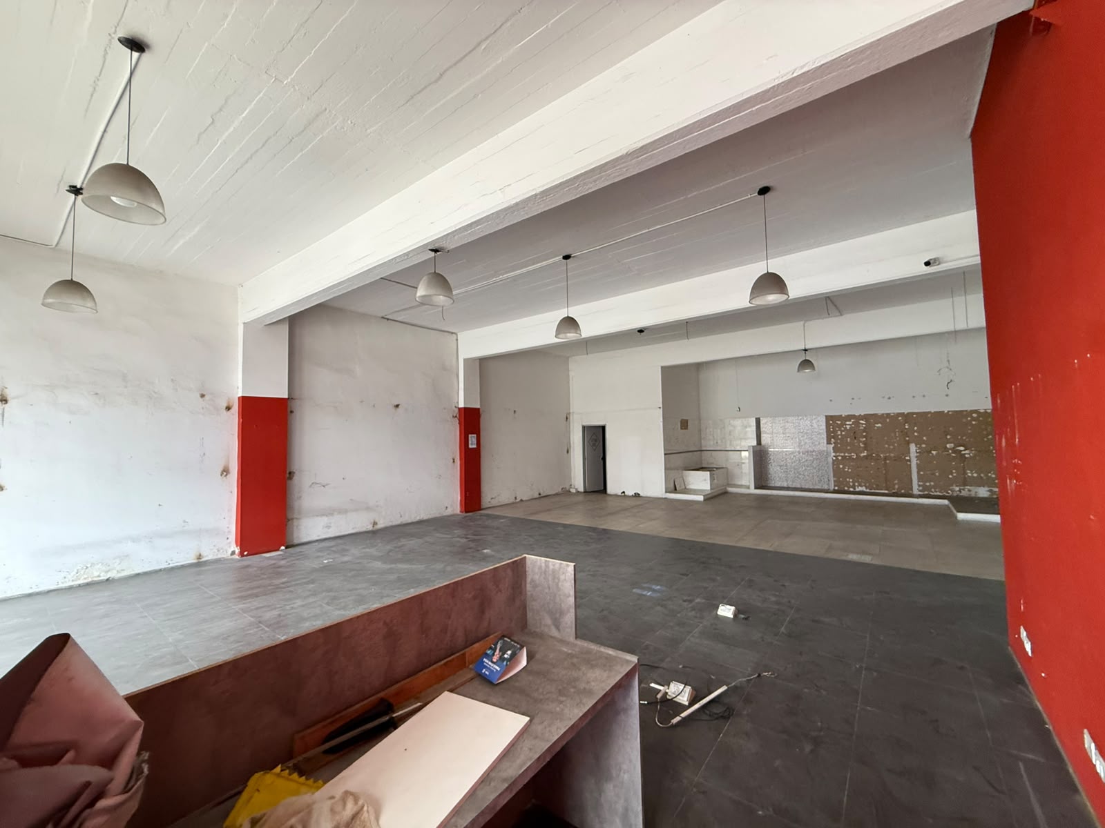 aparopropiedades - Local comercial sobre Avenida Calchaquí y Galpón 