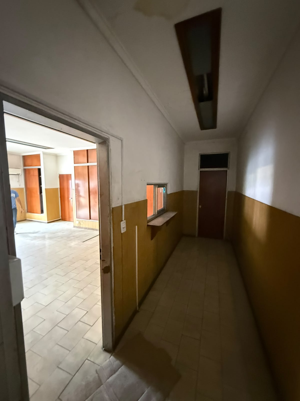aparopropiedades - Local comercial sobre Avenida Calchaquí y Galpón 