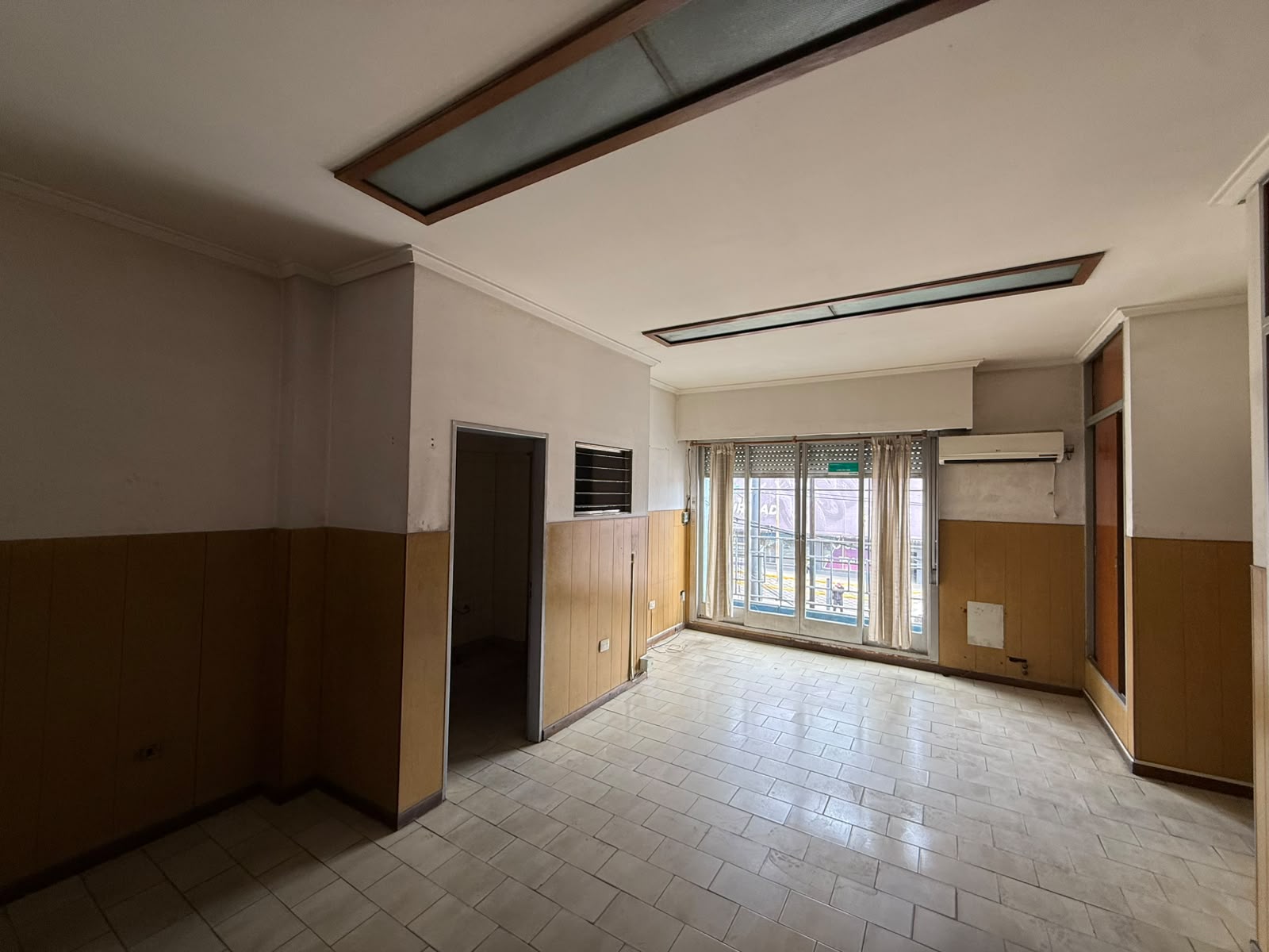 aparopropiedades - Local comercial sobre Avenida Calchaquí y Galpón 